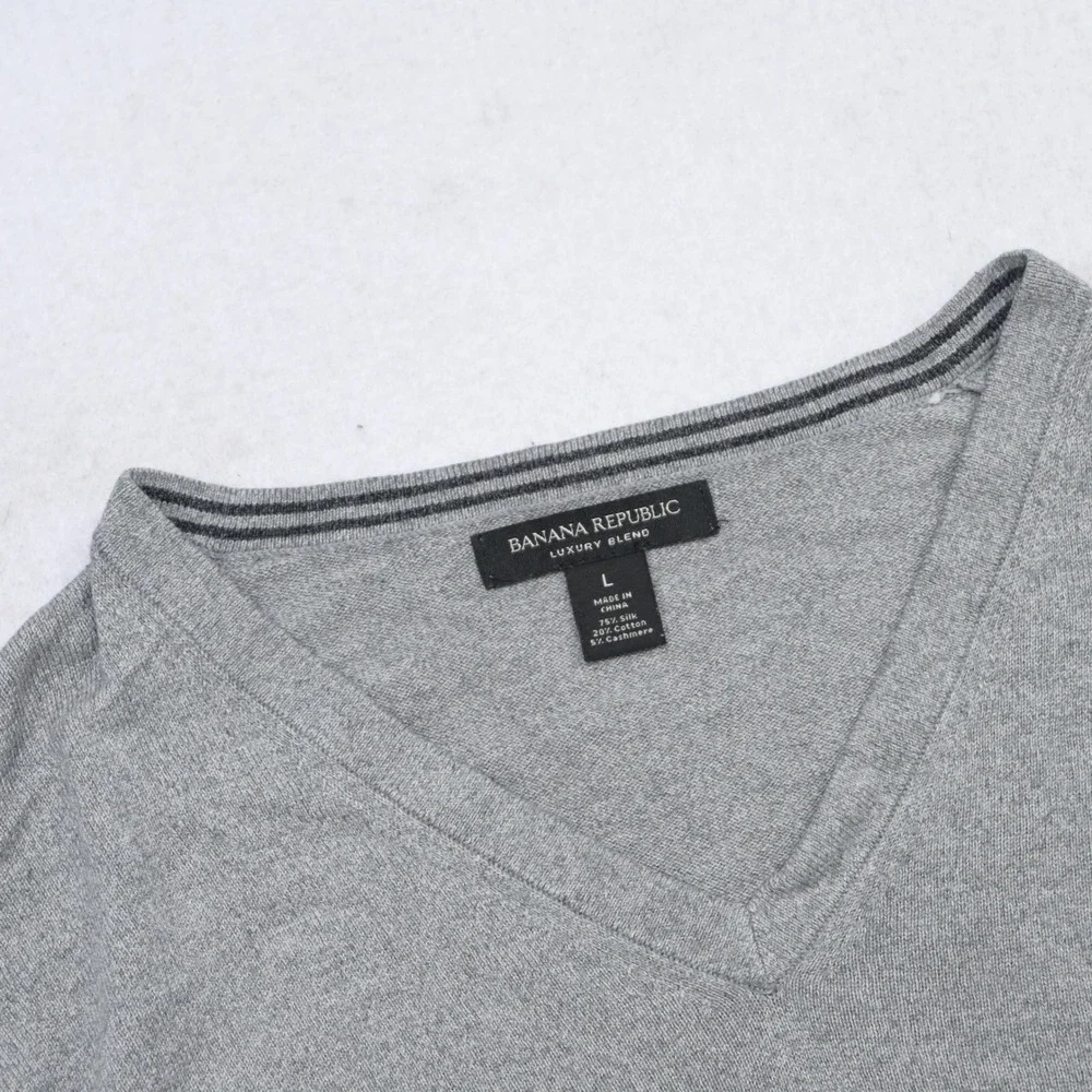 Banana Republic V-Neck Luxury Blend Sweater Mens L Gray Silk Cotton Cashmere